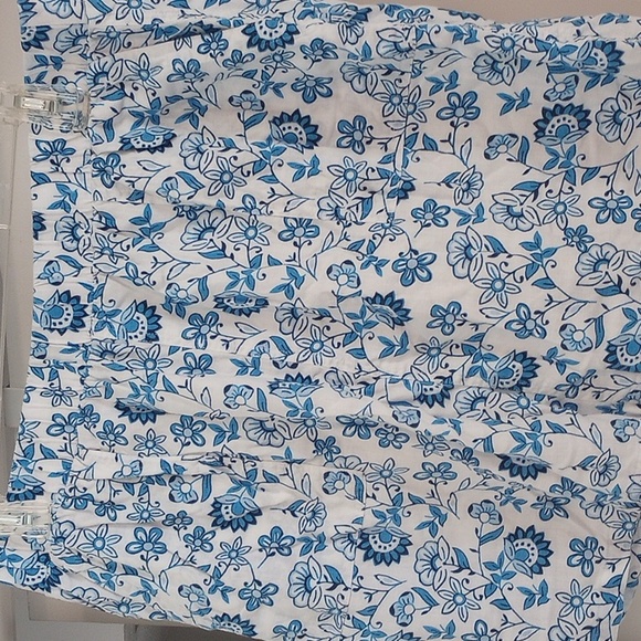 Floral Blue and White Skort. - Picture 2 of 6